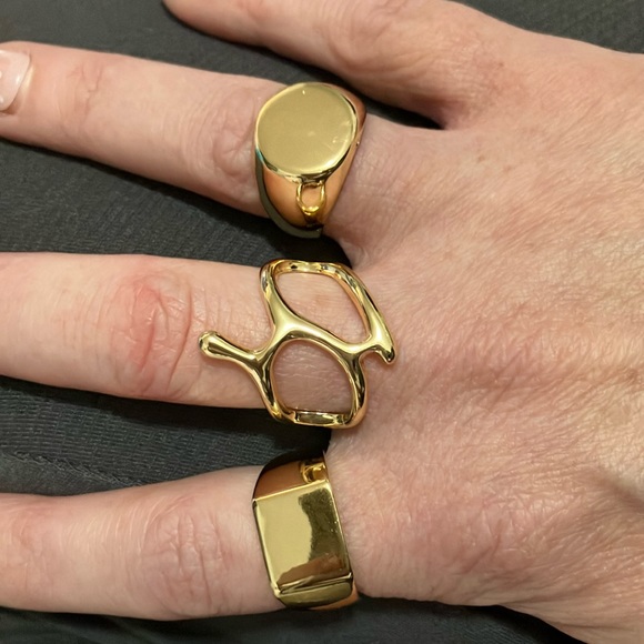 Gold jewelry bundle - Picture 2 of 5